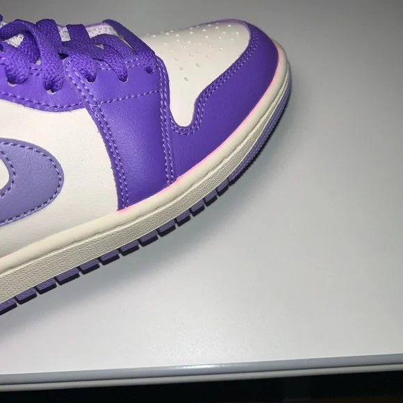 WOMENS AIR JORDAN 1 MID ACTION GRAPE/SAIL/SKY J LIGHT PURPLE - Picture 4 of 5